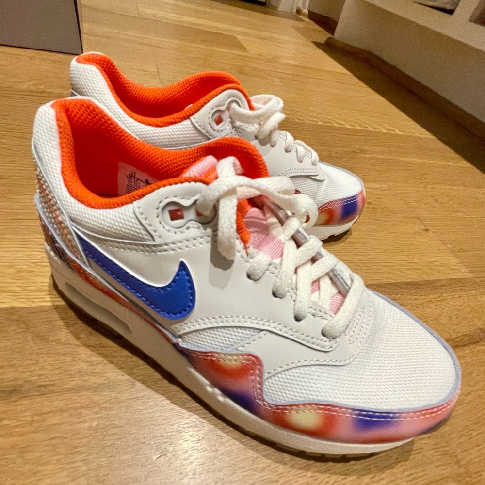 Nike Air Max 1 SE Sneakers - size 2 (NIB)